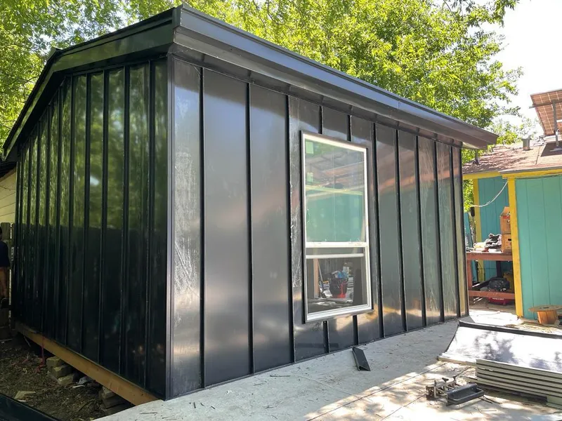 Black standing seam metal wall panels for Roof Inspection in Wheelersburg